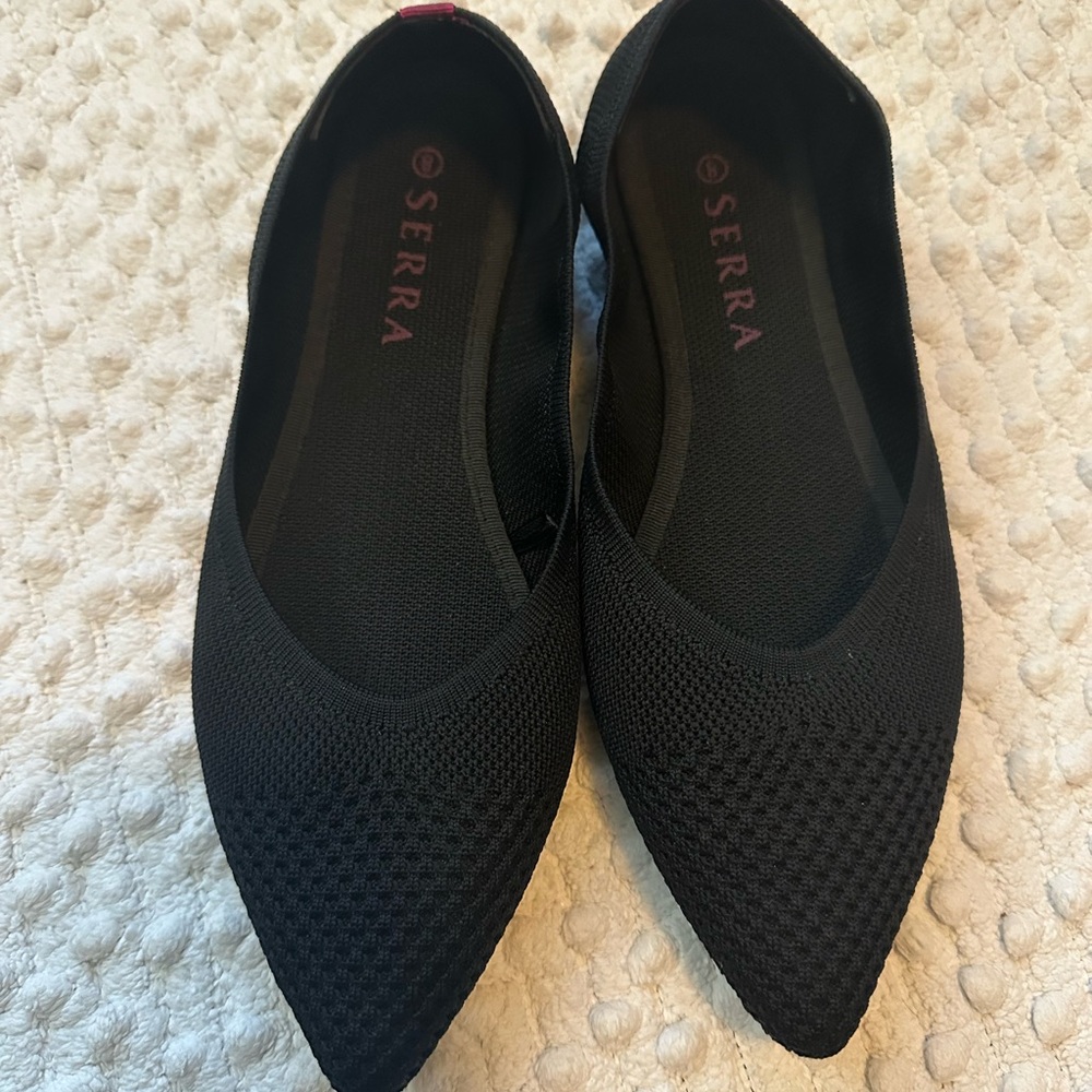 Rothy’s dupe. Black pointy toe flat. Woven material. Sz 8. Great condition.